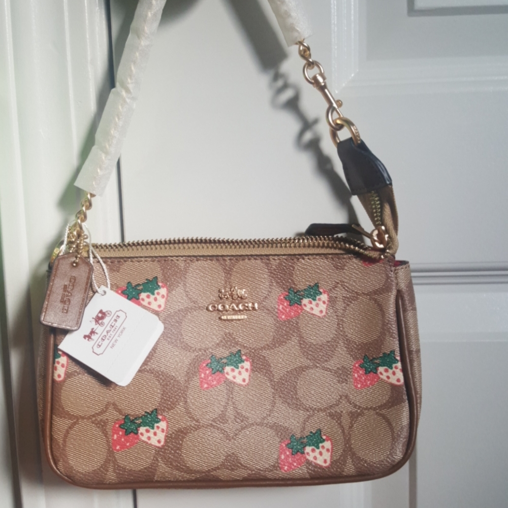 🌼Authentic Coach  strawberry mini shoulder bag
